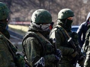 Ruslar Ukrayna hava üssüne girdi