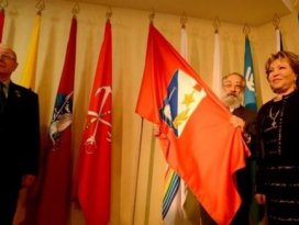 Kırım ve Sivastopol bayrakları Rusya Parlamentosunda