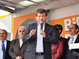 Bakan Davutoğlu’ndan Hodri Meydan