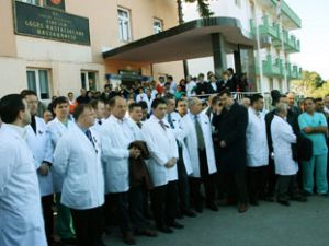 Doktorlar meydanlara iniyor