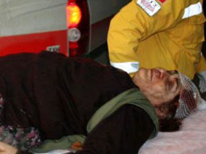 Oğlunun kavgasını ayıran anne yaralandı