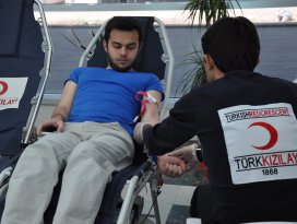 KTO Karatay Üniversitesinden kan bağışına destek