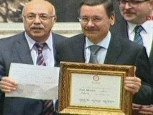 Melih Gökçek mazbatasını aldı