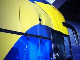 Fenerbahçe otobüsüne taşlı saldırı!
