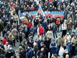 Rusya yanlısı militanlar karargahtan çıkarıldı