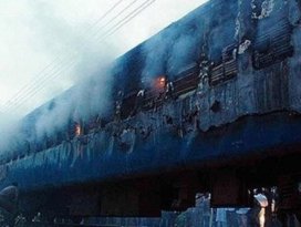 Pakistanda yolcu treninde patlama: 12 ölü