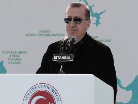 Siyaset yapmak isteyen cübbesini çıkarır