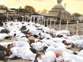 Ölen insanlık!