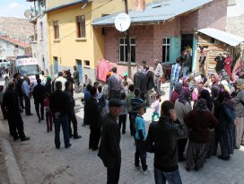 Kızı yağmur duasındayken çıkan yangından can verdi