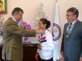 Milli sporcudan Erden ve Özgüven’e ziyaret