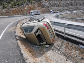 Konyada otomobil devrildi: 2 yaralı