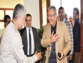 Sahaya iniyor