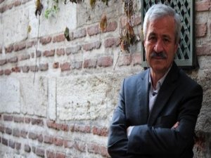 Gerçek Türkçeye gitmeliyiz
