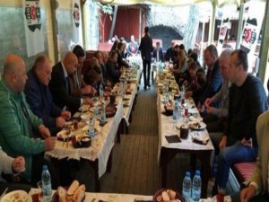 Beşiktaş taraftarı kahvaltıda bir araya geldi
