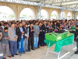 Türk genç Esedin askerleri tarafından vuruldu