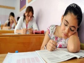 Milyonlarca öğrenci sınavda