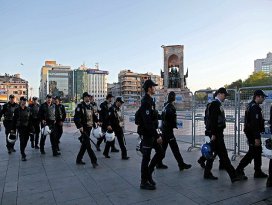 İstanbulda polisten Dağılın uyarısı