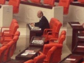 Erdoğan Bayraktar TBMMde yalnız başına