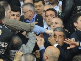 Yumruk atmadım makas aldım