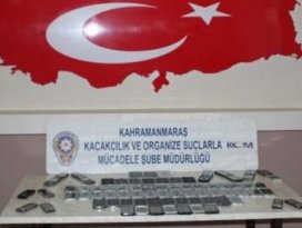 Kaçak 78 cep telefonuyla yakalandı