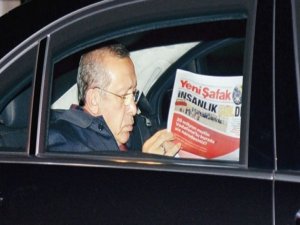 O manşeti okudu