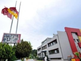 Floryada bayraklar yarıya indi