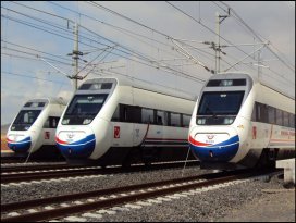 Hızlı Tren istasyonu çöktü, yaralılar var