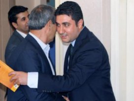 AK Partide istifaya Gülenin kitabı ile geldi!