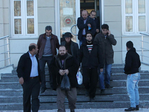 Bomba malzemesiyle yakalandılar tahliye edildiler