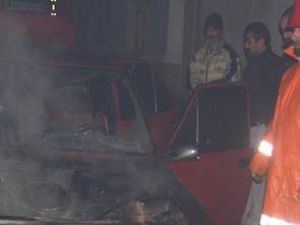 Alev alev yandı