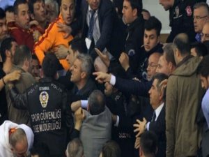 Galatasaray ve Fenerbahçeye ceza yağdı!