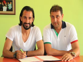 İmzayı attı