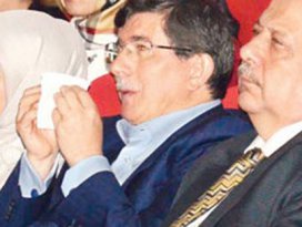 Ahmet Davutoğlu gözyaşlarını tutamadı