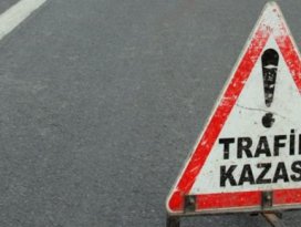 Otomobil tırın altına girdi: 2 yaralı