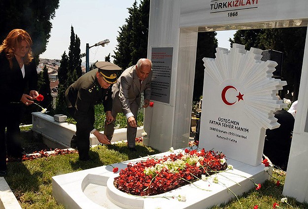 Kara Fatmaya 59 yıl sonra anıt mezar