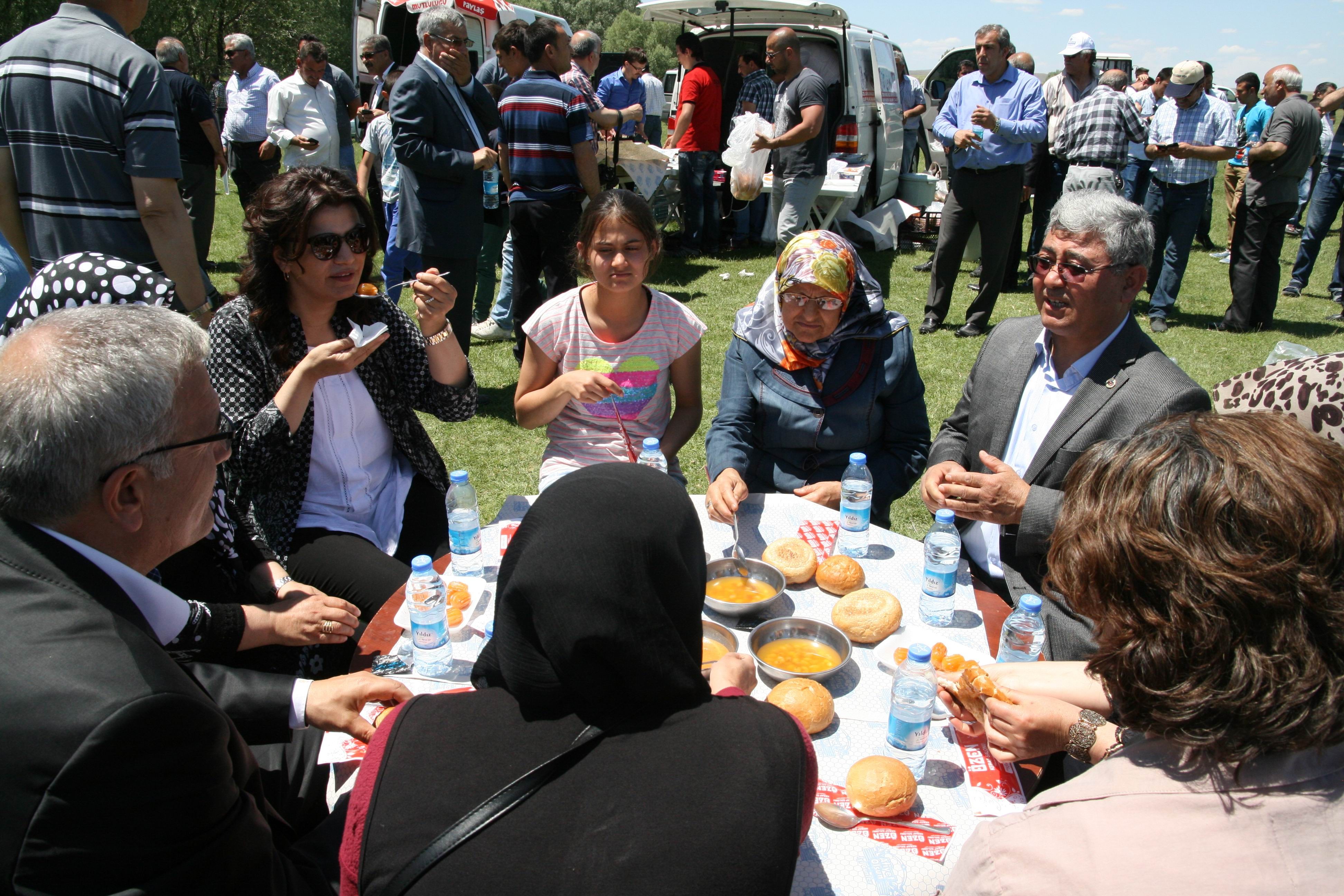 Kuluda Ak Partililerden şenlik
