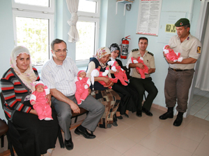 KULU JANDARMASINDAN YENİ DOĞAN BEBEKLERE TULUM