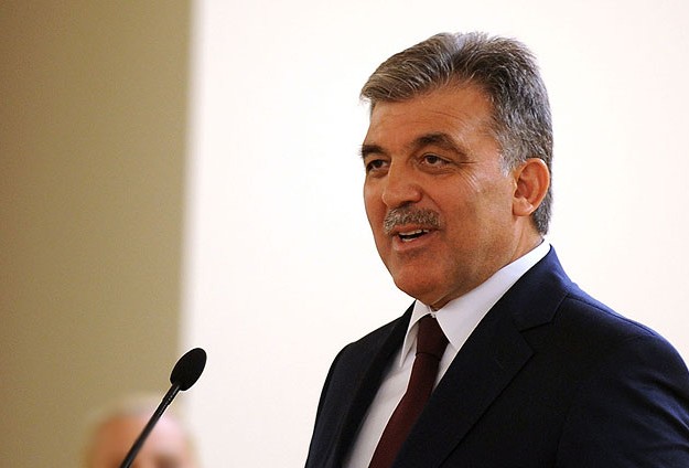 Siyaset üstü tavrımı sürdürmek zorundayım