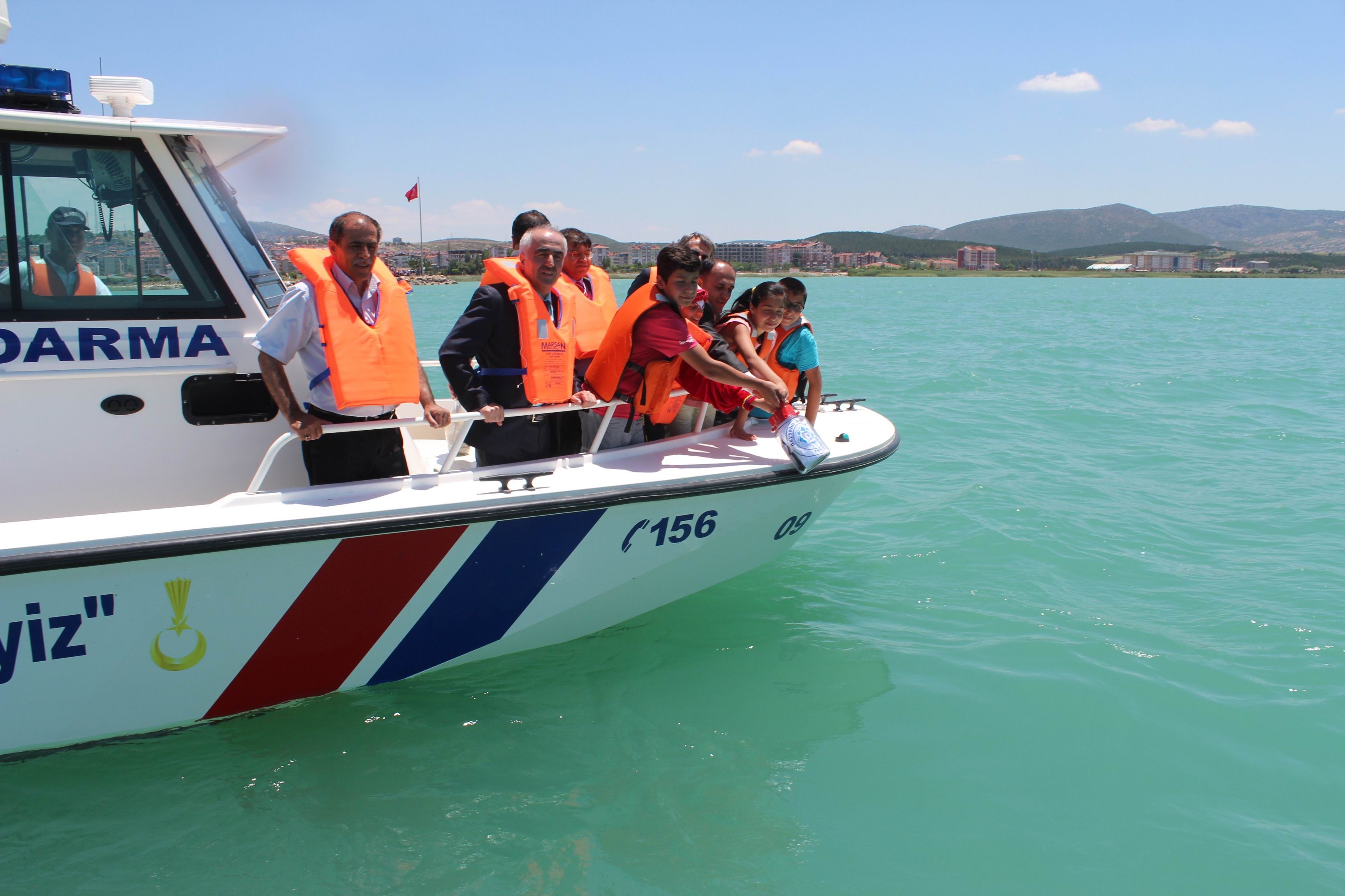 Beyşehirli çocuklar hayallerini göle bıraktı