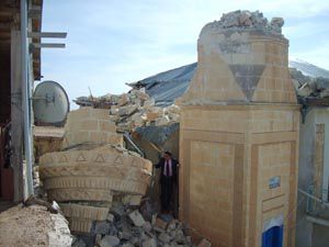 Rüzgar minareleri yıktı