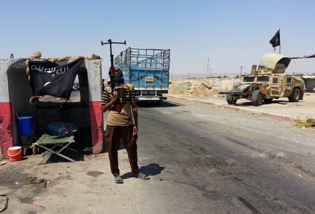 IŞİD, ÖSOya bağlı 3 Askeri Meclisi üyesini idam etti