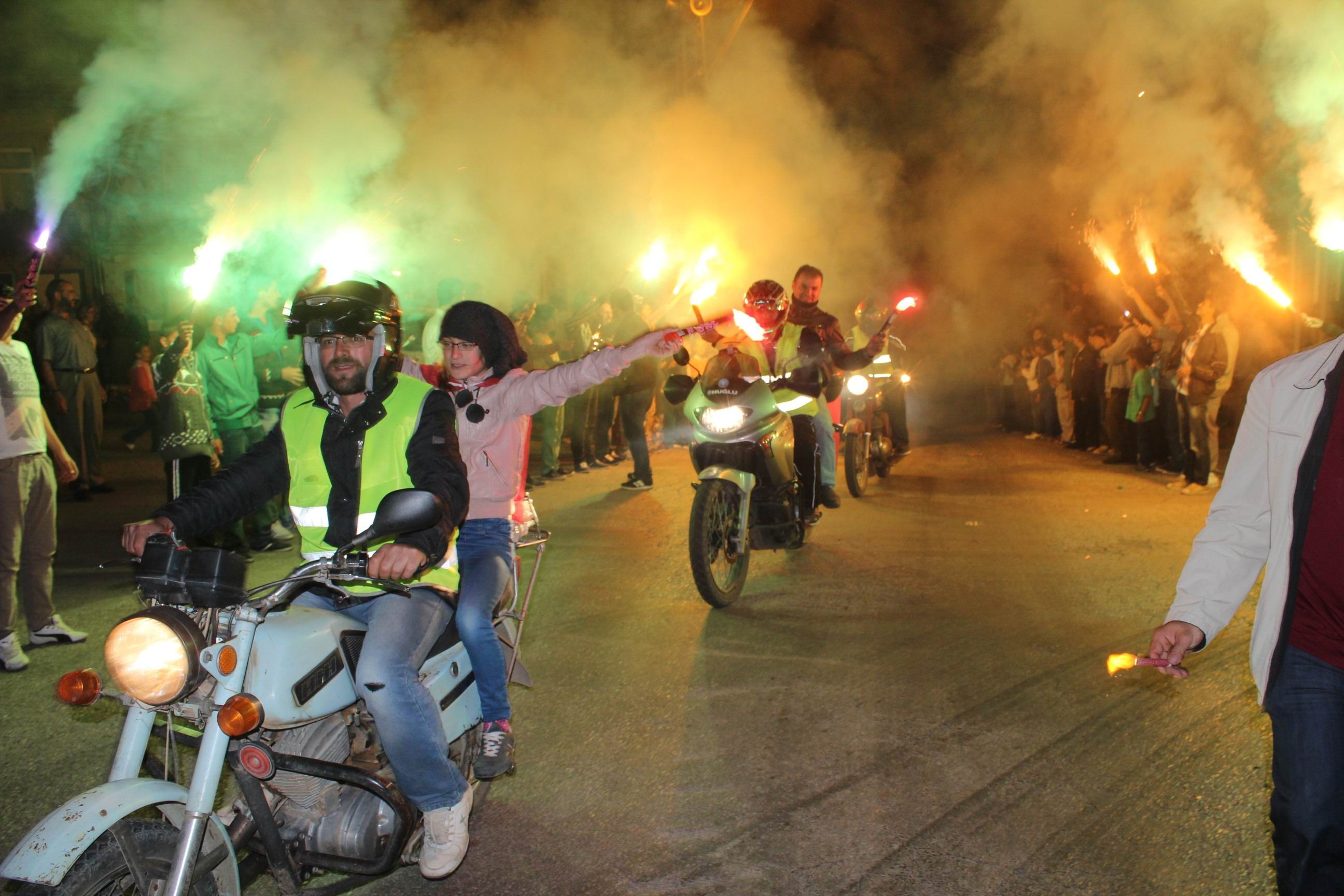 Motosiklet sevdalılarının köprülü kanyon gezisi