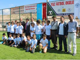 Beyşehirde yaz futbol okulu açıldı