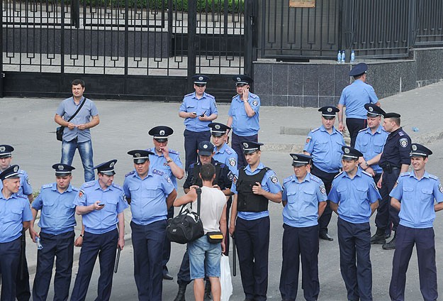 Ukraynada 17 bin polis işten çıkarıldı