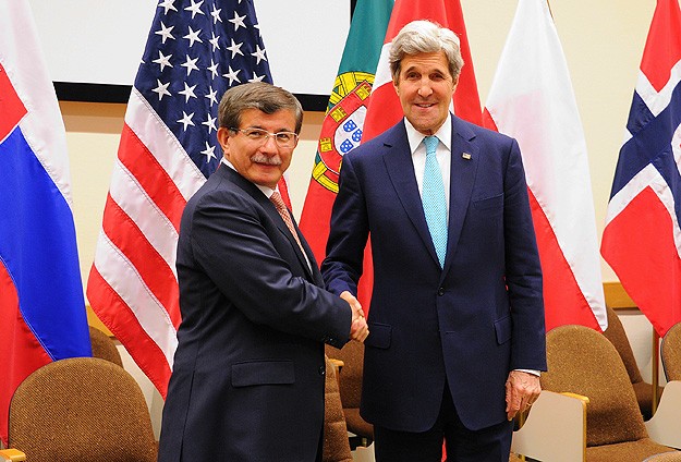 Davutoğlu Kerry ile görüştü
