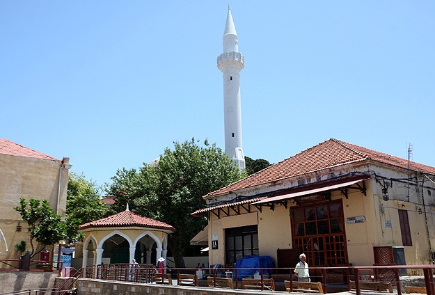 Rodosta camiler kilitli