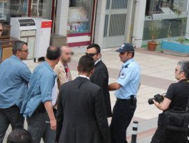 Başbakan Erdoğanın yanında silah alarmı