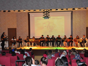 Gitar kursiyerlerine sertifikaları verildi