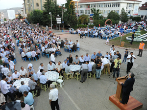 Başkan Akyürek iftarda yunaklılarla buluştu