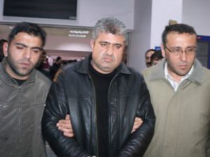 Eşiyle yaşayan üniversite öğrencisini öldürdü